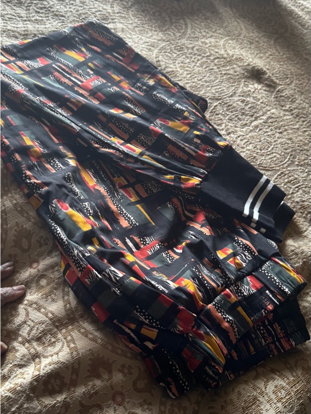 Women’s Black Geometric Print Jogger Pants